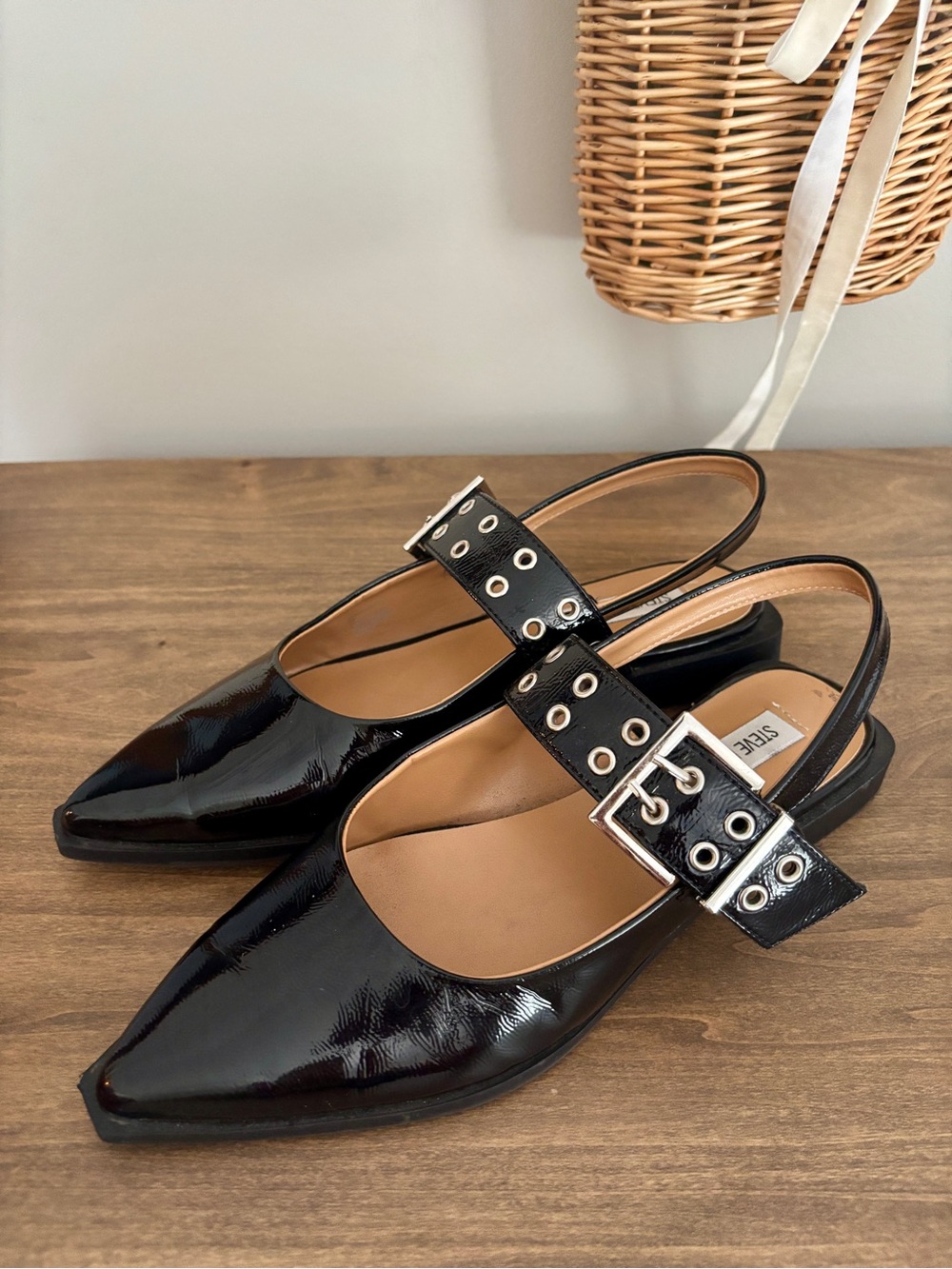 Steve Madden Graya Black Patent Slingback Pointed Toe Grommet Flats Size 8
